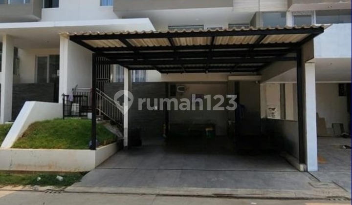 Rumah 2,5 Lantai Full Bagus Full Furnished Tinggal Bawa Koper