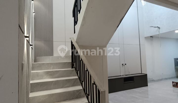 Rumah 3 Lantai Siap Huni Bagus SHM Cengkareng 2
