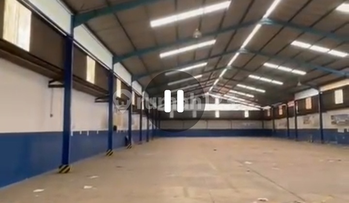 For Rent: Large Warehouse, Neat, Ready to Use, with 40 Feet Access.