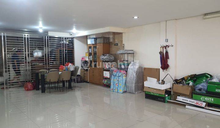 Rumah Cantik Hoek Manyar Permai Pik 2