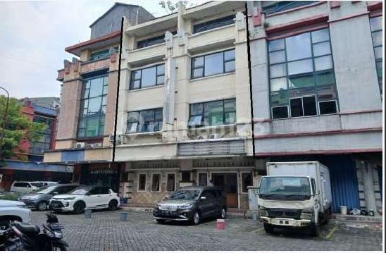 Shop House Suitable for Investment and Business Market Price 12 M