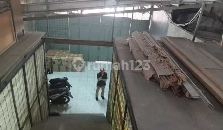 ["Ready-to-occupy Warehouse Affordable Price Freehold Certificate Mauk Main Road"]