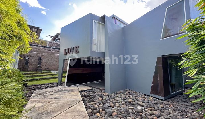 Villa Mewah Tumbak Bayuh Canggu, View Pemandangan Hijau