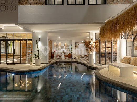 Villa Desain Mewah Jimbaran Kuta Selatan Bali, Lokasi Strategis 