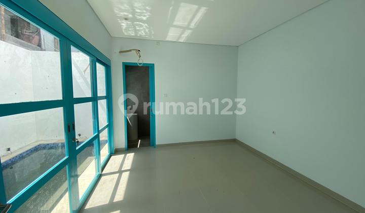 Villa Baru Gaya Santorini Melasti Kuta Selatan, Kawasan Wisata