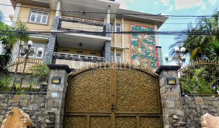 Rumah Megah & Kokoh Lantai 3 Gatot Subroto, Denpasar Barat Rumah Megah & Kokoh Lantai 3 Gatot Subroto, Denpasar Barat