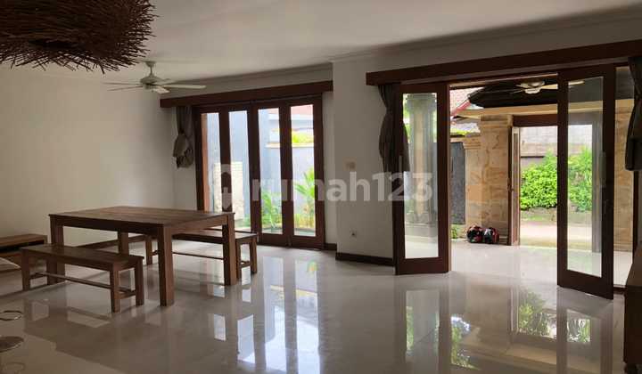 Minimalist Villa in a Quiet and Safe Environment, Jimbaran, South Kuta. 2
