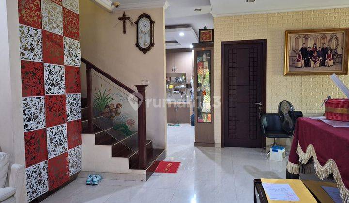 Rumah Hoek Custom Furnished di The Icon Bsd City Tangerang 2