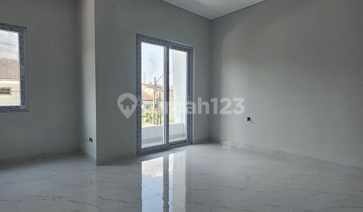 Just Look, Brand New 6x15 Modern House in Sector 8 Gading Serpong 2