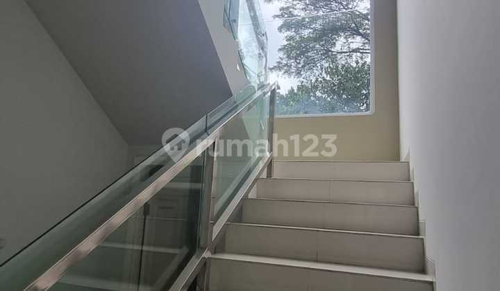 Rumah Baru Mewah Depan Taman PPJB di Delatios BSD 2