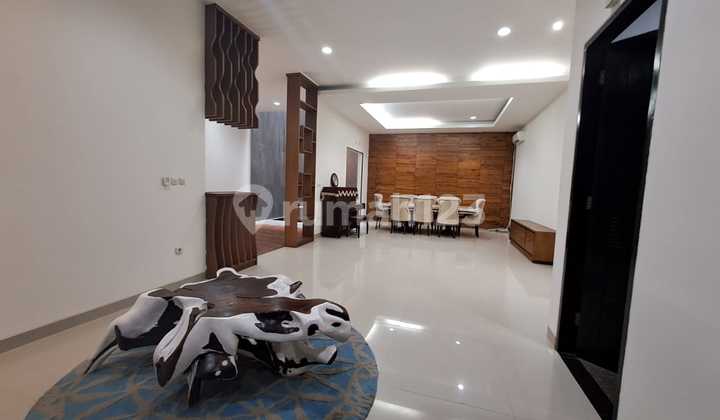 Rumah Mewah 3 Lantai Semi Furnished SHM di Alam Sutera