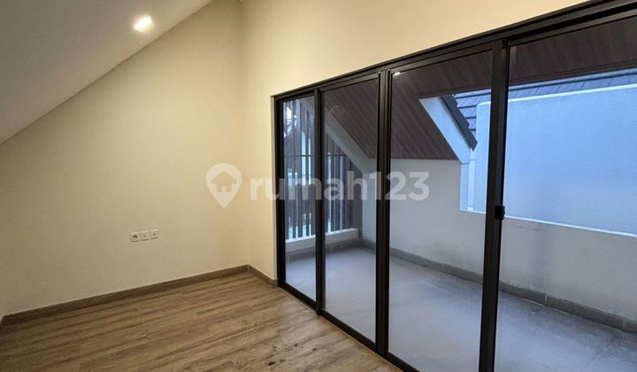 Rumah Leonora Gading Serpong 3 Lantai & Attic Room PPJB Siap AJB