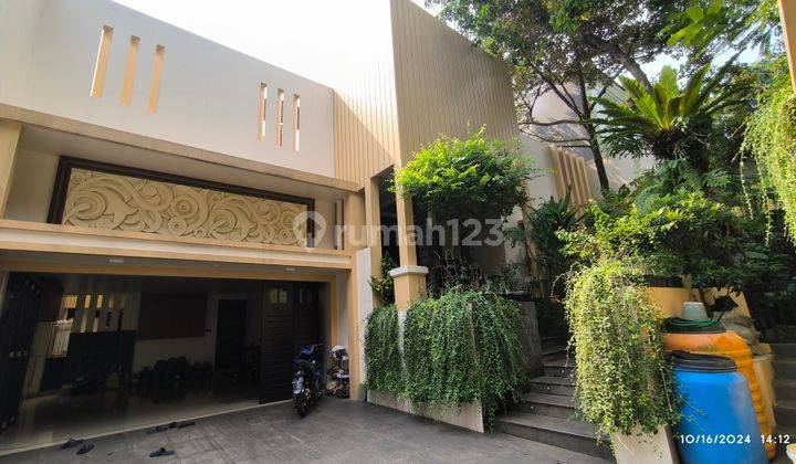 Rumah Mewah di Lokasi Asri, Lokasi Strategis di Pondok Indah 1