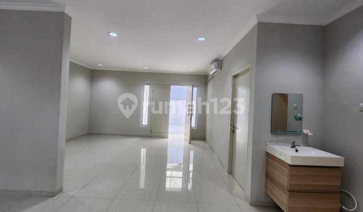 Rumah Depan Taman Strategis di Gunung Madu, Taman Himalaya, Lippo Karawaci 2