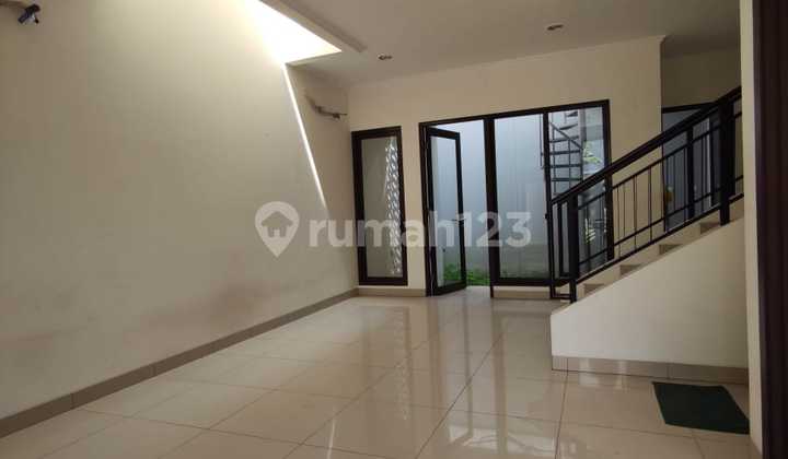 Disewakan Rumah di Summarecon Bandung Cluster Cynthia Disewakan Rumah di Summarecon Bandung Cluster Cynthia