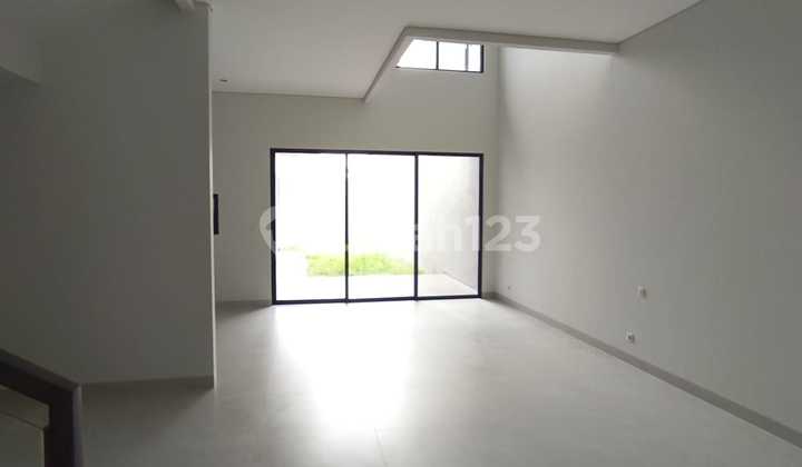 Dijual Rumah Baru Lokasi Setraduta Bandung Siap Huni