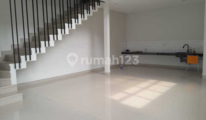 Dijual Rumah di Taman Holisi Indah Posisi Hook Dijual Rumah di Taman Holisi Indah Posisi Hook