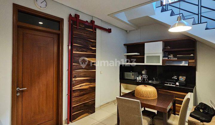 Disewakan Townhouse Semi Furnished Istana Regency Pasteur 1