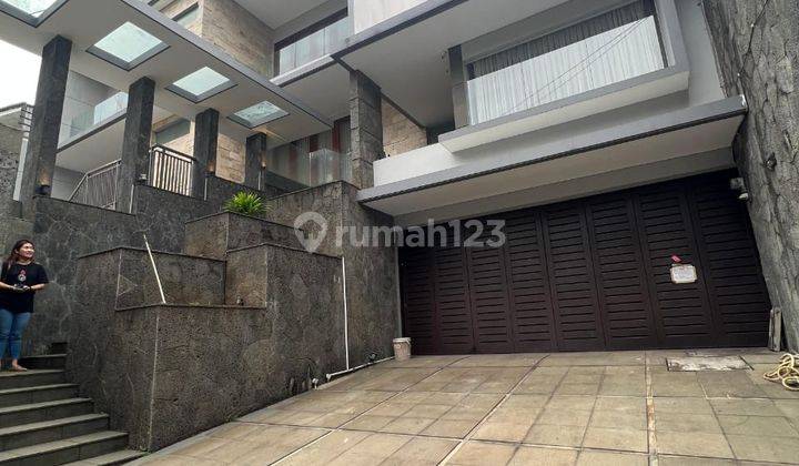 Rumah Dijual Setrasari Bandung Cantik Semi Furnished 1