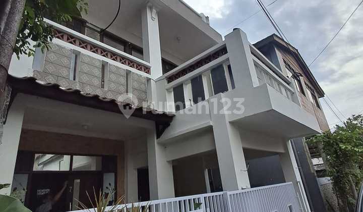 Dijual Rumah 3 Lantai di Komplek Margawangi Margacinta Bandung
