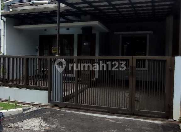 Disewakan Rumah Dalam Komplek Antapani Bandung Semi Furnished.