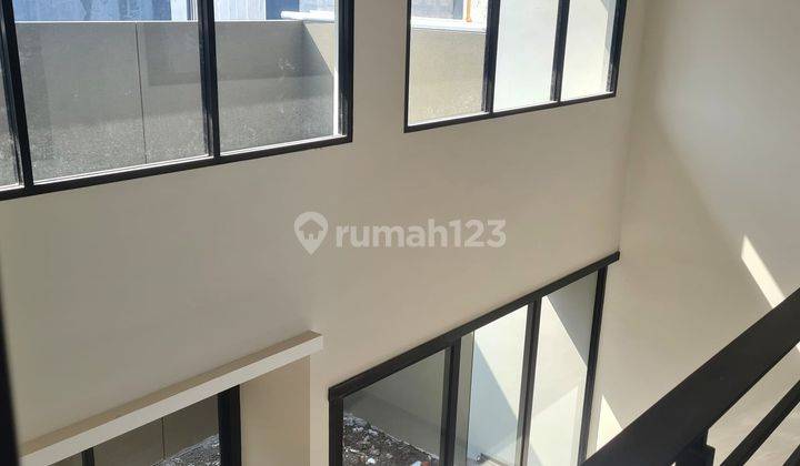 Rumah Dijual Singgasana Pradana Bandung Cantik Siap Huni 1