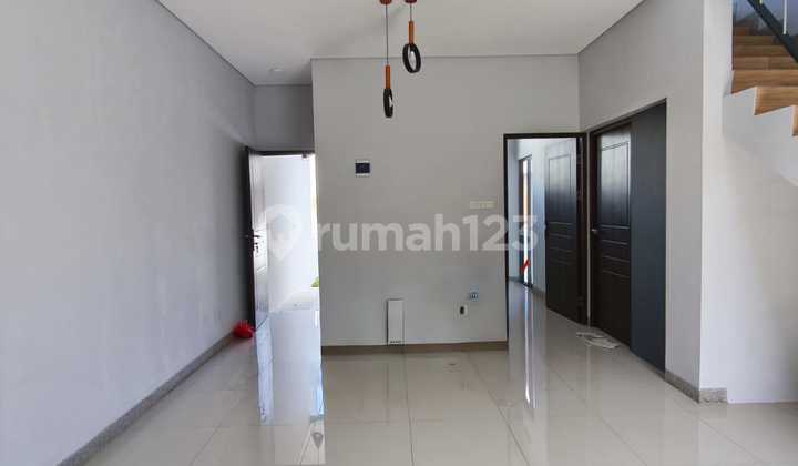 Dijual Rumah Sangat Baru Modern di Setiabudi Regency Bandung