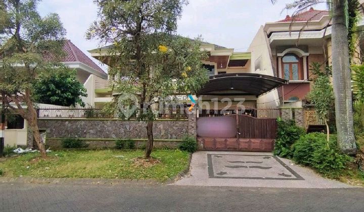 Grand 2-Story House on Boulevard Araya Malang