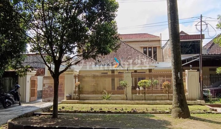 Dijual Rumah Klasik Terawat Daerah Pulau, Klojen Malang