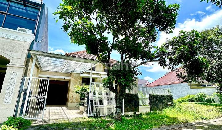 FOR SALE / FOR RENT WELL-MAINTAINED LUXURY HOUSE ARAYA, MALANG CITY FOR SALE / FOR RENT WELL-MAINTAINED LUXURY HOUSE ARAYA, MALANG CITY