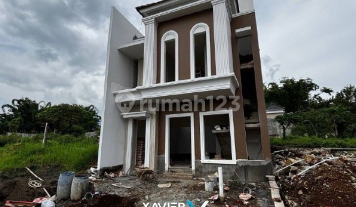 Villa Batu dengan View 360 Lahan Luas 3 Lantai Junrejo . Batu