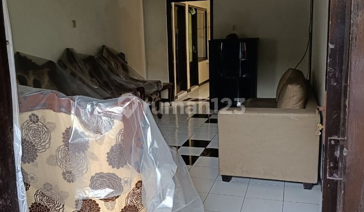 Cheap 5-bedroom house on Jl. A. Yani, Malang, motorcycle access. 2