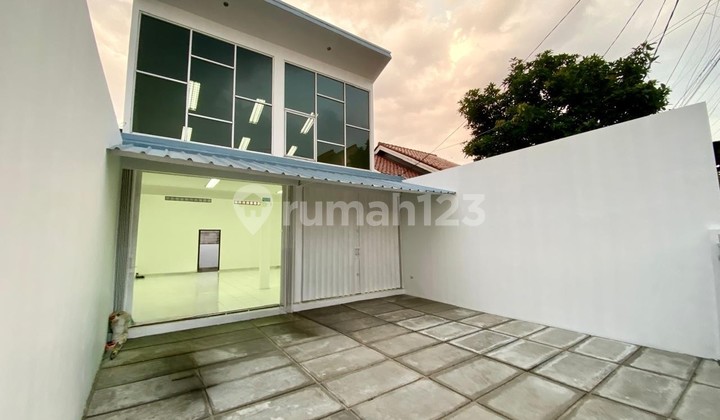 Newly Renovated 500-Meter Ready-to-Use Commercial Space with Toll Exit in Sawangan. 2