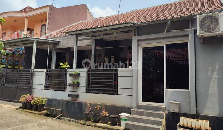 tampak depan rumah luas tanah 144 m2