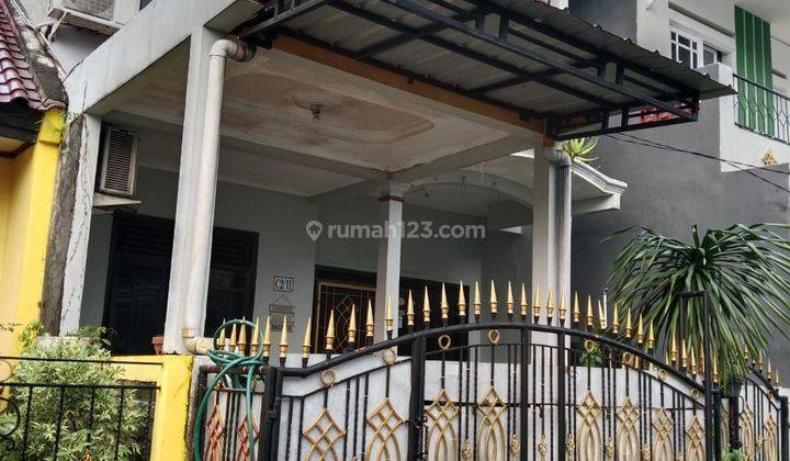 Rumah Furnished 2,5 Lantai di Grand Depok City  1