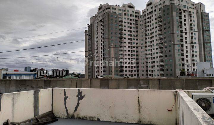 Ruko 3,5 Lantai+Rooftop, Luas 220 m2 Pinggir Jalan Raya Fatmawati 1