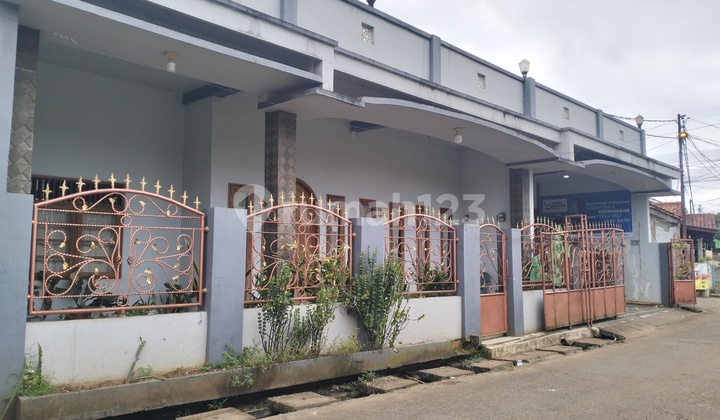 2-Story House + Business Space in Pancoran Mas Close to Sawangan Toll Gate Entrance