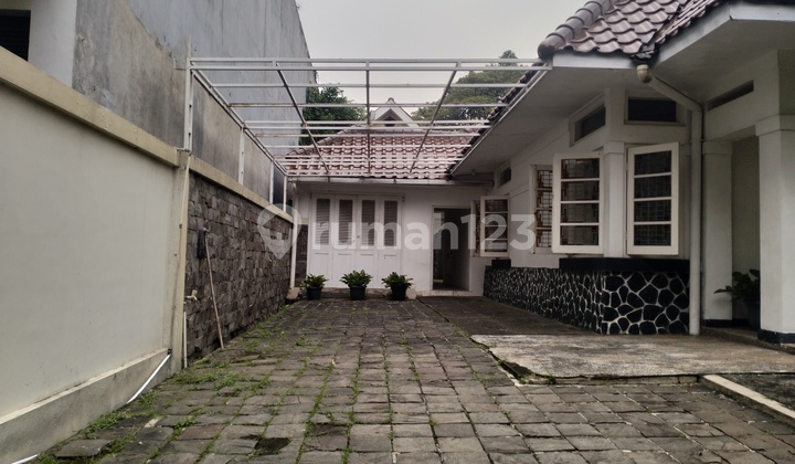 Rumah Klasik Langka di Jalan Mendut, Menteng Rumah Klasik Langka di Jalan Mendut, Menteng