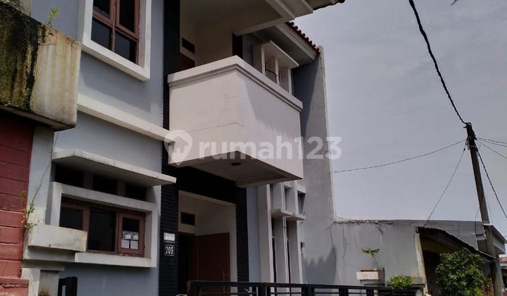 Rumah 2 Lantai Perumnas Depok 1 Dekat Stasiun Depok Baru 
