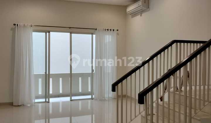 DISEWA CEPAT RUMAH 2 LANTAI CROWN GOLF PIK SEMI FURNISH BAGUS SIAP HUNI  1