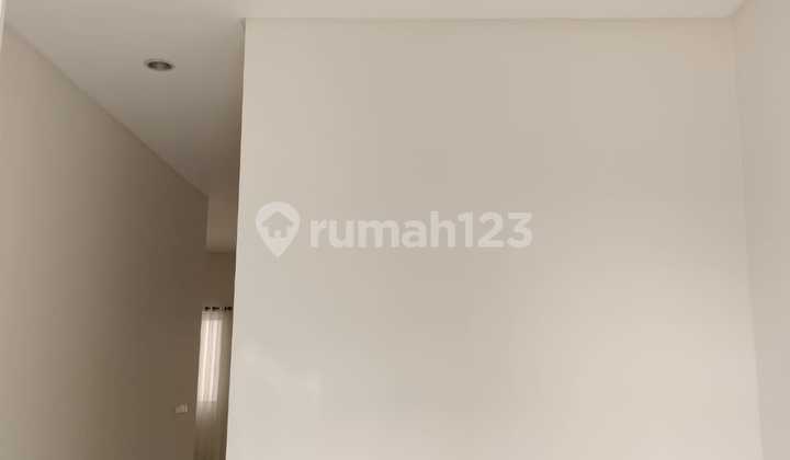 DISEWA CEPAT RUMAH 2 LANTAI CROWN GOLF PIK SEMI FURNISH BAGUS SIAP HUNI  2