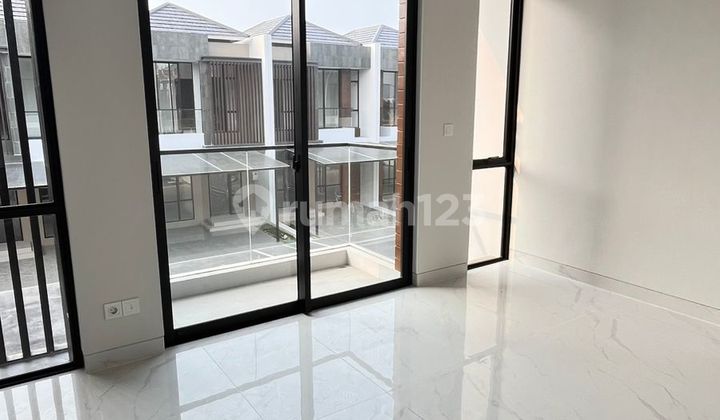 DISEWA RUMAH KUNINGAN VILLAGE PIK 2 6x15 BRAND NEW DEKAT PATUNG NAGA 1