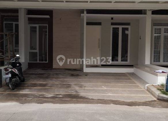 Disewakan Rumah Baru Cantik Murah di Taman Kopo Indah 5 Bandung 1