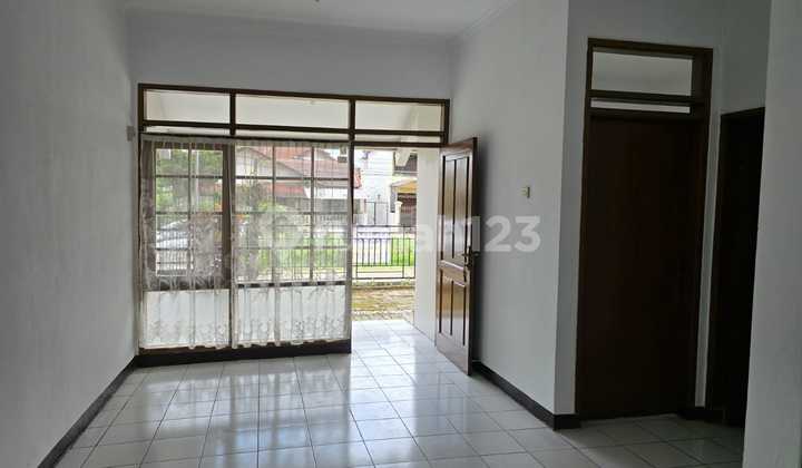 Rumah Bagus Nyaman di Taman Kopo Indah 2