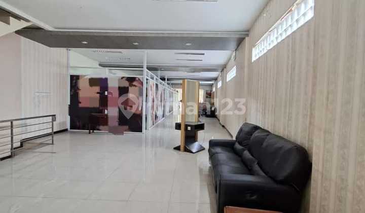 Ruang Usaha Strategis di Sayap Riau Bandung