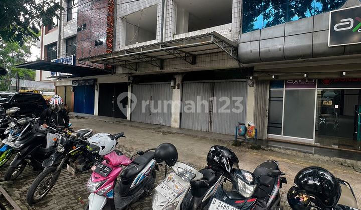 Cheap 3-Story Shophouse, Strategic Location in Kosambi Bandung 1