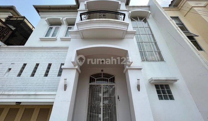 Rumah Cantik di Permata Mediterania Pos Pengumben Jakarta Barat 1