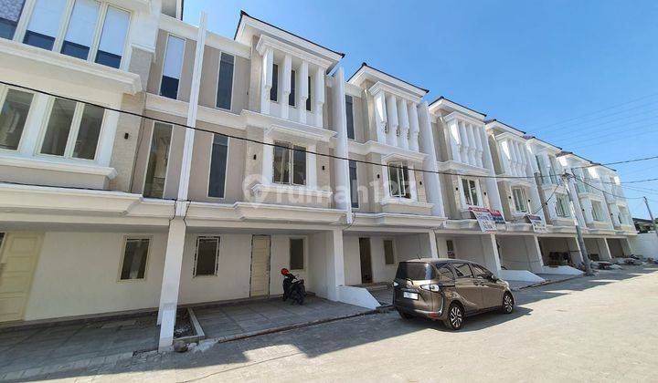 RUMAH BARU 3 LT DI DHARMAHUSADA INDAH BARAT 2