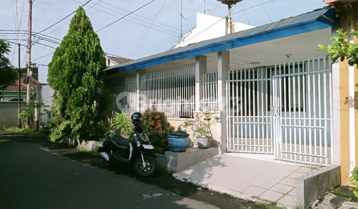 Rumah tengah kota Kediri kondisi terawat harga 1 M an Rumah tengah kota Kediri kondisi terawat harga 1 M an