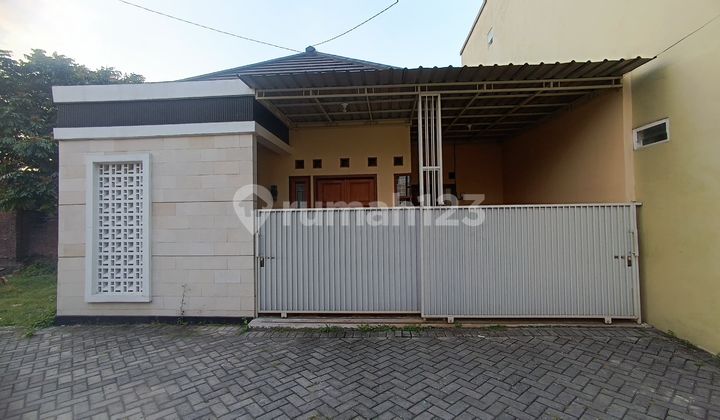 Ready-to-Occupy House in Kediri City, Beautiful House with Certificate in Kediri 2